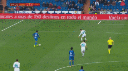 篮球篮网主力中锋脚踝扭伤，伤势待评估